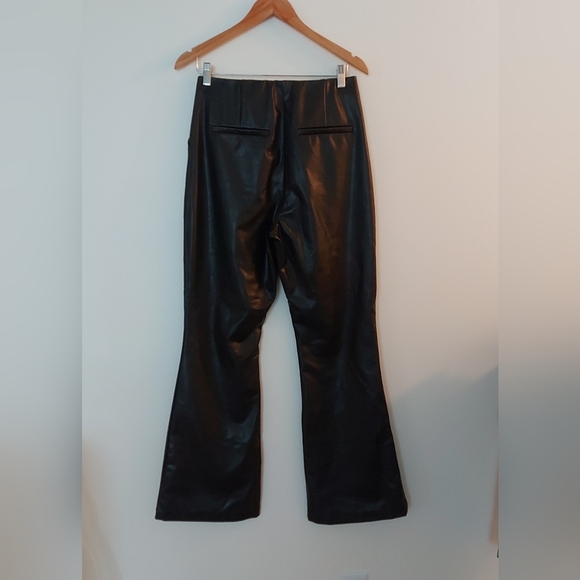 Abercrombie & Fitch Vegan Leather Curve Love Pants Black Pleated Size 30 - Picture 2 of 7